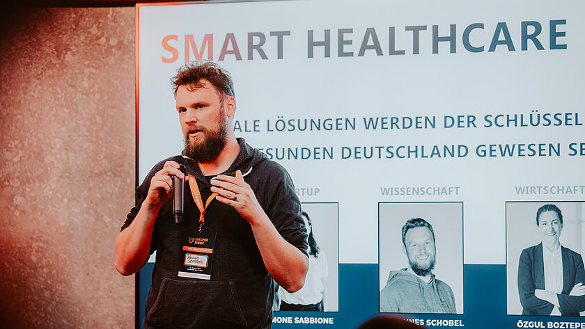 Prof. Dr. Johannes Schobel sprach über die Zukunft von Smart Healthcare (Foto: Golden Cut Media) (öffnet Vergrößerung des Bildes)